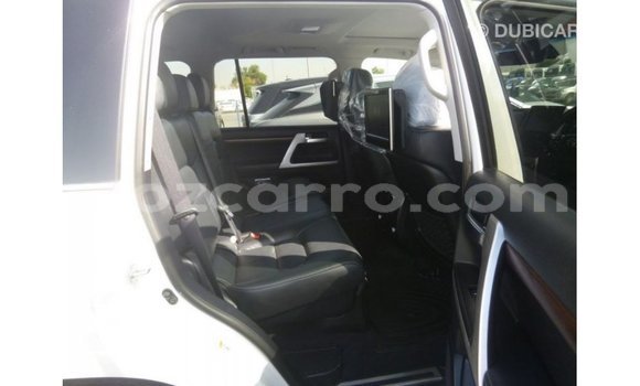 Comprar Importar Toyota Land Cruiser Branco Carro em Import - Dubai em Cabo Delgado Comprar Importar Toyota Land Cruiser Branco Carro em Import - Dubai em Cabo Delgado