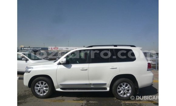 Comprar Importar Toyota Land Cruiser Branco Carro em Import - Dubai em Cabo Delgado Comprar Importar Toyota Land Cruiser Branco Carro em Import - Dubai em Cabo Delgado