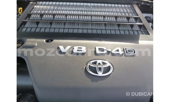 Comprar Importar Toyota Land Cruiser Branco Carro em Import - Dubai em Cabo Delgado Comprar Importar Toyota Land Cruiser Branco Carro em Import - Dubai em Cabo Delgado