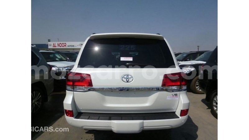 Big with watermark toyota land cruiser cabo delgado import dubai 7023