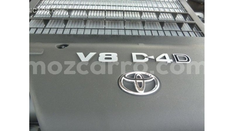 Big with watermark toyota land cruiser cabo delgado import dubai 7023