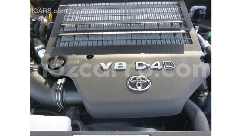 Big with watermark toyota land cruiser cabo delgado import dubai 7024