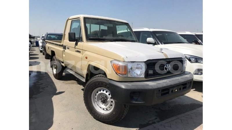 Big with watermark toyota land cruiser cabo delgado import dubai 7052