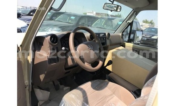 Tenga Imported Toyota Land Cruiser Beige Mota in Import - Dubai in Cabo Delgado Tenga Imported Toyota Land Cruiser Beige Mota in Import - Dubai in Cabo Delgado