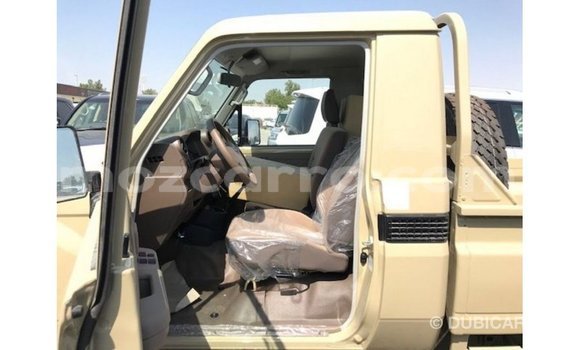 Tenga Imported Toyota Land Cruiser Beige Mota in Import - Dubai in Cabo Delgado Tenga Imported Toyota Land Cruiser Beige Mota in Import - Dubai in Cabo Delgado