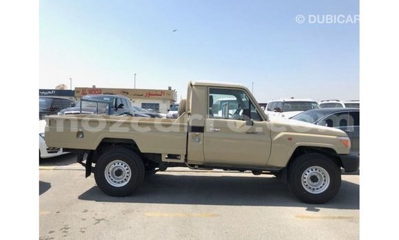 Tenga Imported Toyota Land Cruiser Beige Mota in Import - Dubai in Cabo Delgado Tenga Imported Toyota Land Cruiser Beige Mota in Import - Dubai in Cabo Delgado