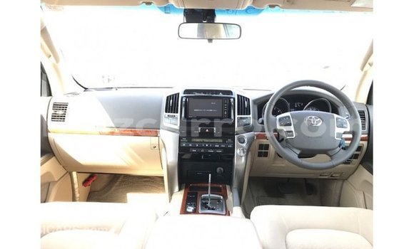 Nunua Imported Toyota Land Cruiser Nyeusi Gari ndani ya Import - Dubai nchini Cabo Delgado Nunua Imported Toyota Land Cruiser Nyeusi Gari ndani ya Import - Dubai nchini Cabo Delgado