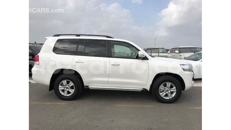 Big with watermark toyota land cruiser cabo delgado import dubai 7059