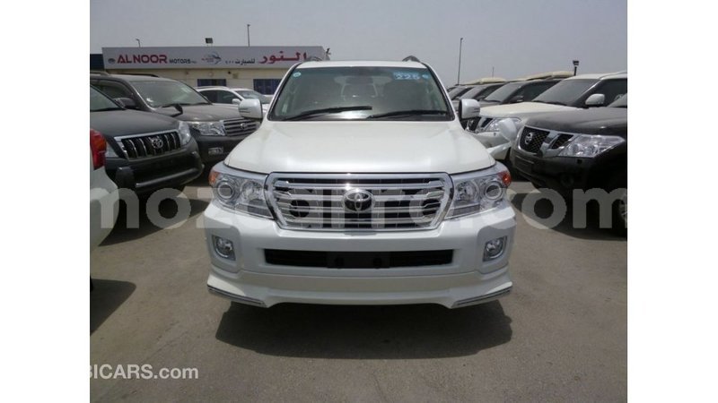 Big with watermark toyota land cruiser cabo delgado import dubai 7063