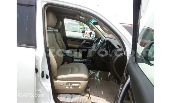 Buy Import Toyota Land Cruiser White Car in Import - Dubai in Cabo Delgado Buy Import Toyota Land Cruiser White Car in Import - Dubai in Cabo Delgado