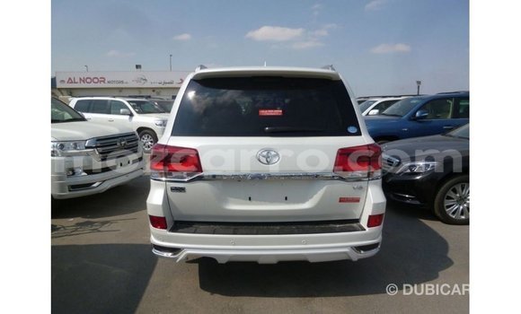 Comprar Importar Toyota Land Cruiser Branco Carro em Import - Dubai em Cabo Delgado Comprar Importar Toyota Land Cruiser Branco Carro em Import - Dubai em Cabo Delgado