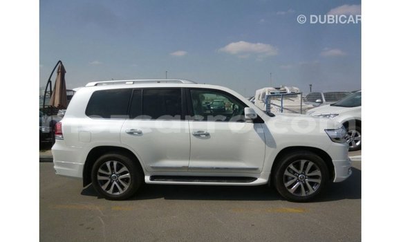 Comprar Importar Toyota Land Cruiser Branco Carro em Import - Dubai em Cabo Delgado Comprar Importar Toyota Land Cruiser Branco Carro em Import - Dubai em Cabo Delgado