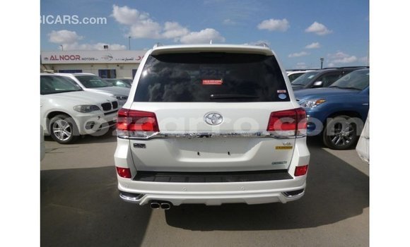 Buy Import Toyota Land Cruiser White Car in Import - Dubai in Cabo Delgado Buy Import Toyota Land Cruiser White Car in Import - Dubai in Cabo Delgado