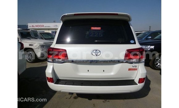 Nunua Imported Toyota Land Cruiser Nyeupe Gari ndani ya Import - Dubai nchini Cabo Delgado Nunua Imported Toyota Land Cruiser Nyeupe Gari ndani ya Import - Dubai nchini Cabo Delgado