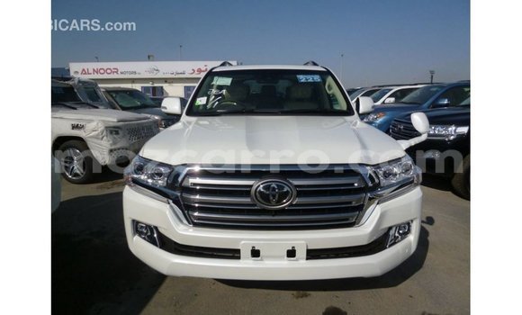 Nunua Imported Toyota Land Cruiser Nyeupe Gari ndani ya Import - Dubai nchini Cabo Delgado Nunua Imported Toyota Land Cruiser Nyeupe Gari ndani ya Import - Dubai nchini Cabo Delgado