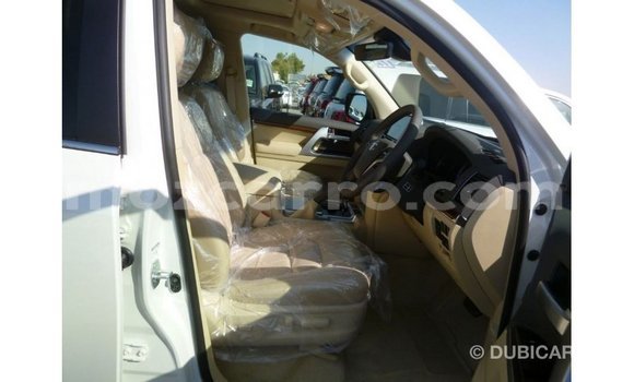 Nunua Imported Toyota Land Cruiser Nyeupe Gari ndani ya Import - Dubai nchini Cabo Delgado Nunua Imported Toyota Land Cruiser Nyeupe Gari ndani ya Import - Dubai nchini Cabo Delgado