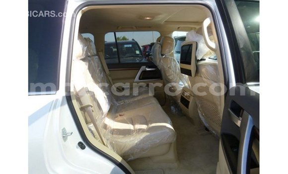 Nunua Imported Toyota Land Cruiser Nyeupe Gari ndani ya Import - Dubai nchini Cabo Delgado Nunua Imported Toyota Land Cruiser Nyeupe Gari ndani ya Import - Dubai nchini Cabo Delgado