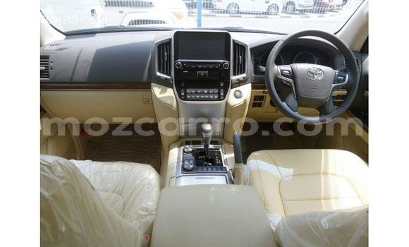 Nunua Imported Toyota Land Cruiser Nyeupe Gari ndani ya Import - Dubai nchini Cabo Delgado Nunua Imported Toyota Land Cruiser Nyeupe Gari ndani ya Import - Dubai nchini Cabo Delgado