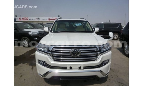 Nunua Imported Toyota Land Cruiser Nyeupe Gari ndani ya Import - Dubai nchini Cabo Delgado Nunua Imported Toyota Land Cruiser Nyeupe Gari ndani ya Import - Dubai nchini Cabo Delgado