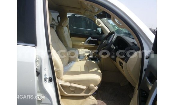 Nunua Imported Toyota Land Cruiser Nyeupe Gari ndani ya Import - Dubai nchini Cabo Delgado Nunua Imported Toyota Land Cruiser Nyeupe Gari ndani ya Import - Dubai nchini Cabo Delgado