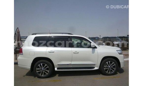 Nunua Imported Toyota Land Cruiser Nyeupe Gari ndani ya Import - Dubai nchini Cabo Delgado Nunua Imported Toyota Land Cruiser Nyeupe Gari ndani ya Import - Dubai nchini Cabo Delgado