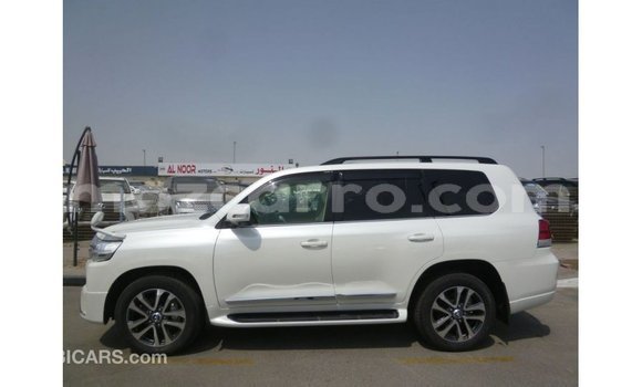 Nunua Imported Toyota Land Cruiser Nyeupe Gari ndani ya Import - Dubai nchini Cabo Delgado Nunua Imported Toyota Land Cruiser Nyeupe Gari ndani ya Import - Dubai nchini Cabo Delgado