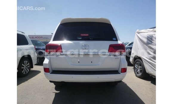 Nunua Imported Toyota Land Cruiser Nyeupe Gari ndani ya Import - Dubai nchini Cabo Delgado Nunua Imported Toyota Land Cruiser Nyeupe Gari ndani ya Import - Dubai nchini Cabo Delgado