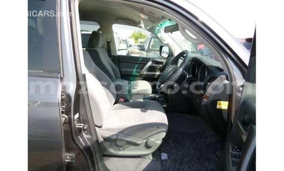 Tenga Imported Toyota Land Cruiser Zvimwe Mota in Import - Dubai in Cabo Delgado Tenga Imported Toyota Land Cruiser Zvimwe Mota in Import - Dubai in Cabo Delgado