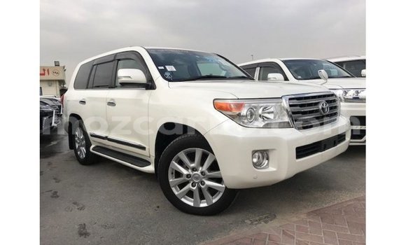 Comprar Importar Toyota Land Cruiser Branco Carro em Import - Dubai em Cabo Delgado Comprar Importar Toyota Land Cruiser Branco Carro em Import - Dubai em Cabo Delgado