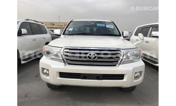 Comprar Importar Toyota Land Cruiser Branco Carro em Import - Dubai em Cabo Delgado Comprar Importar Toyota Land Cruiser Branco Carro em Import - Dubai em Cabo Delgado