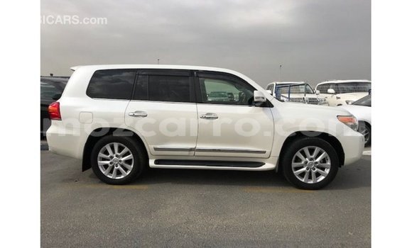 Comprar Importar Toyota Land Cruiser Branco Carro em Import - Dubai em Cabo Delgado Comprar Importar Toyota Land Cruiser Branco Carro em Import - Dubai em Cabo Delgado