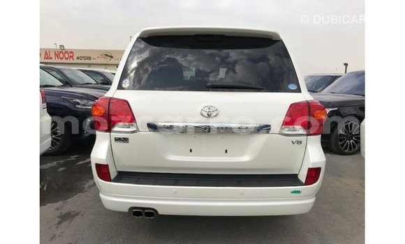 Comprar Importar Toyota Land Cruiser Branco Carro em Import - Dubai em Cabo Delgado Comprar Importar Toyota Land Cruiser Branco Carro em Import - Dubai em Cabo Delgado