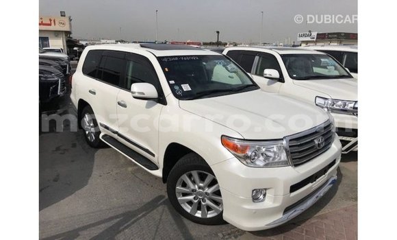 Comprar Importar Toyota Land Cruiser Branco Carro em Import - Dubai em Cabo Delgado Comprar Importar Toyota Land Cruiser Branco Carro em Import - Dubai em Cabo Delgado