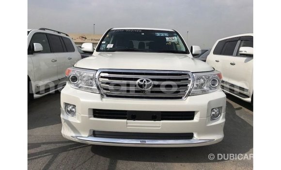 Comprar Importar Toyota Land Cruiser Branco Carro em Import - Dubai em Cabo Delgado Comprar Importar Toyota Land Cruiser Branco Carro em Import - Dubai em Cabo Delgado