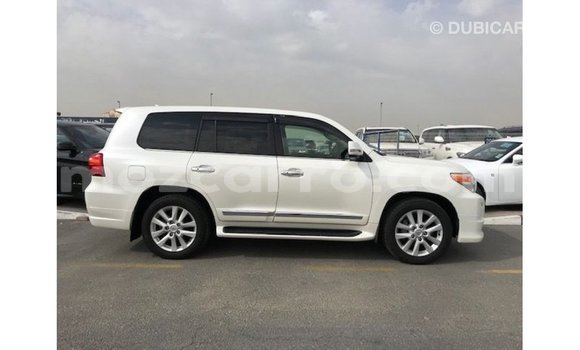 Comprar Importar Toyota Land Cruiser Branco Carro em Import - Dubai em Cabo Delgado Comprar Importar Toyota Land Cruiser Branco Carro em Import - Dubai em Cabo Delgado