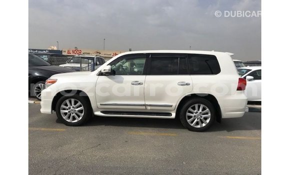 Comprar Importar Toyota Land Cruiser Branco Carro em Import - Dubai em Cabo Delgado Comprar Importar Toyota Land Cruiser Branco Carro em Import - Dubai em Cabo Delgado
