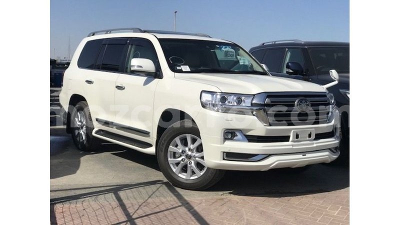 Big with watermark toyota land cruiser cabo delgado import dubai 7101