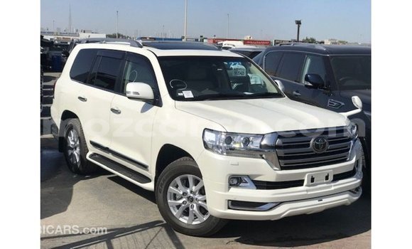 Nunua Imported Toyota Land Cruiser Nyeupe Gari ndani ya Import - Dubai nchini Cabo Delgado Nunua Imported Toyota Land Cruiser Nyeupe Gari ndani ya Import - Dubai nchini Cabo Delgado