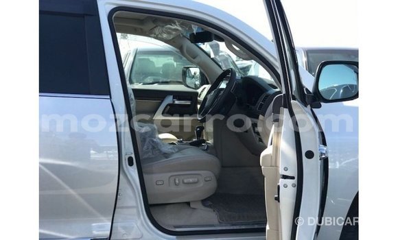 Nunua Imported Toyota Land Cruiser Nyeupe Gari ndani ya Import - Dubai nchini Cabo Delgado Nunua Imported Toyota Land Cruiser Nyeupe Gari ndani ya Import - Dubai nchini Cabo Delgado
