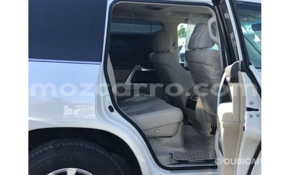 Nunua Imported Toyota Land Cruiser Nyeupe Gari ndani ya Import - Dubai nchini Cabo Delgado Nunua Imported Toyota Land Cruiser Nyeupe Gari ndani ya Import - Dubai nchini Cabo Delgado