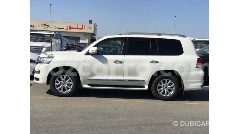 Big with watermark toyota land cruiser cabo delgado import dubai 7101