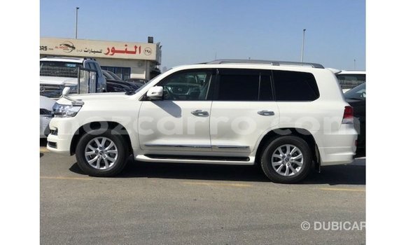 Nunua Imported Toyota Land Cruiser Nyeupe Gari ndani ya Import - Dubai nchini Cabo Delgado Nunua Imported Toyota Land Cruiser Nyeupe Gari ndani ya Import - Dubai nchini Cabo Delgado