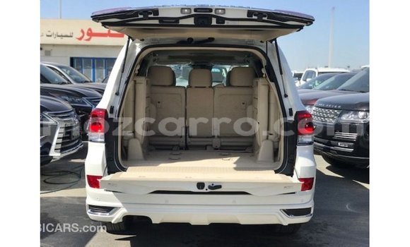 Nunua Imported Toyota Land Cruiser Nyeupe Gari ndani ya Import - Dubai nchini Cabo Delgado Nunua Imported Toyota Land Cruiser Nyeupe Gari ndani ya Import - Dubai nchini Cabo Delgado