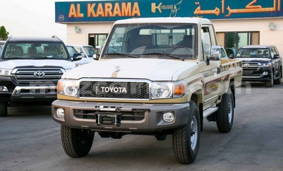 Tenga Imported Toyota Land Cruiser Beige Mota in Import - Dubai in Cabo Delgado Tenga Imported Toyota Land Cruiser Beige Mota in Import - Dubai in Cabo Delgado