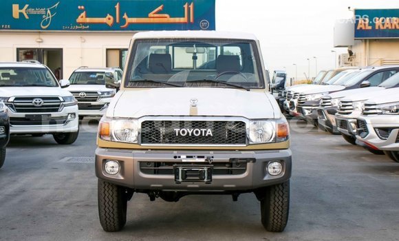 Tenga Imported Toyota Land Cruiser Beige Mota in Import - Dubai in Cabo Delgado Tenga Imported Toyota Land Cruiser Beige Mota in Import - Dubai in Cabo Delgado