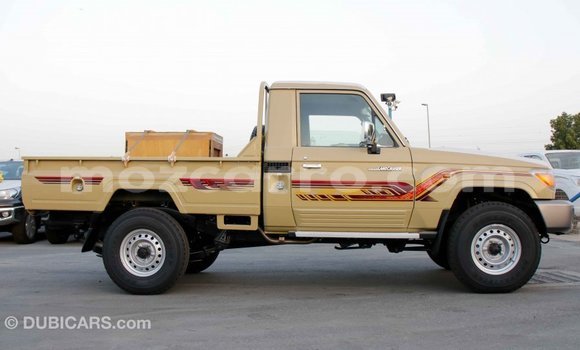 Tenga Imported Toyota Land Cruiser Beige Mota in Import - Dubai in Cabo Delgado Tenga Imported Toyota Land Cruiser Beige Mota in Import - Dubai in Cabo Delgado