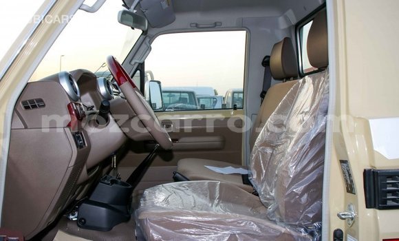 Tenga Imported Toyota Land Cruiser Beige Mota in Import - Dubai in Cabo Delgado Tenga Imported Toyota Land Cruiser Beige Mota in Import - Dubai in Cabo Delgado
