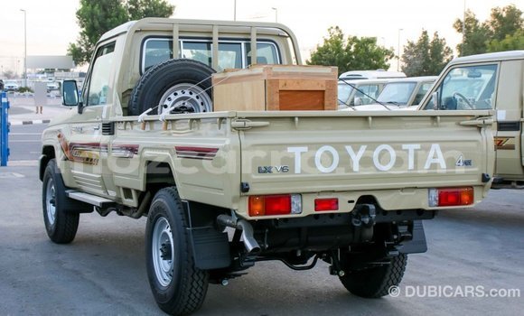 Tenga Imported Toyota Land Cruiser Beige Mota in Import - Dubai in Cabo Delgado Tenga Imported Toyota Land Cruiser Beige Mota in Import - Dubai in Cabo Delgado