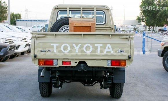 Tenga Imported Toyota Land Cruiser Beige Mota in Import - Dubai in Cabo Delgado Tenga Imported Toyota Land Cruiser Beige Mota in Import - Dubai in Cabo Delgado