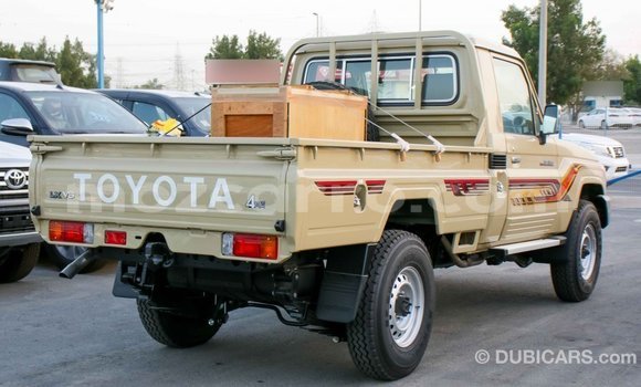 Tenga Imported Toyota Land Cruiser Beige Mota in Import - Dubai in Cabo Delgado Tenga Imported Toyota Land Cruiser Beige Mota in Import - Dubai in Cabo Delgado